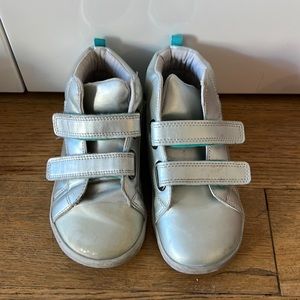 Ten Little High top sneaker with Velcro. In good condition.